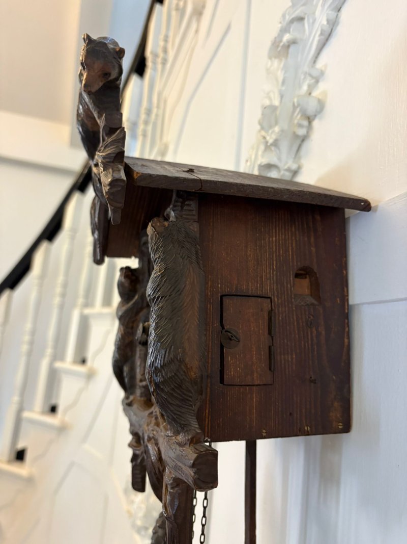 Quality Antique Black Forest Carved Bear Cuckoo Clock - Image 3